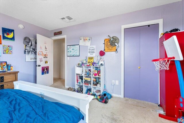 bedroom with carpet and a textured ceiling