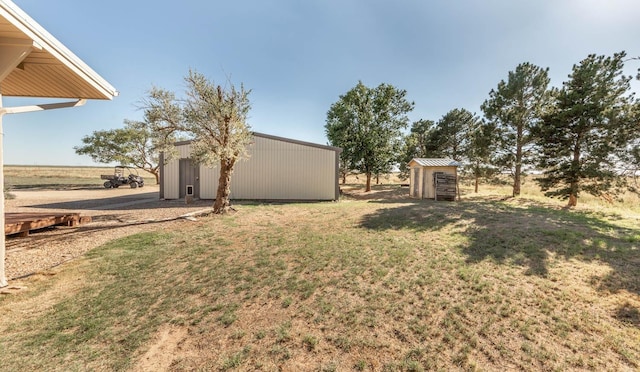 view of yard with a shed