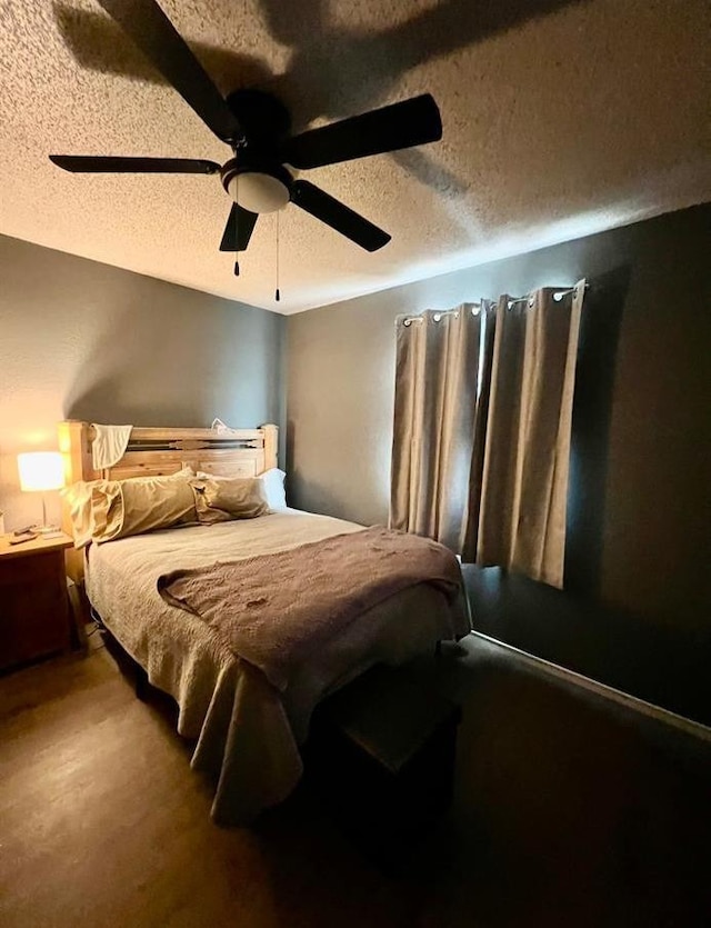 bedroom featuring ceiling fan and a textured ceiling