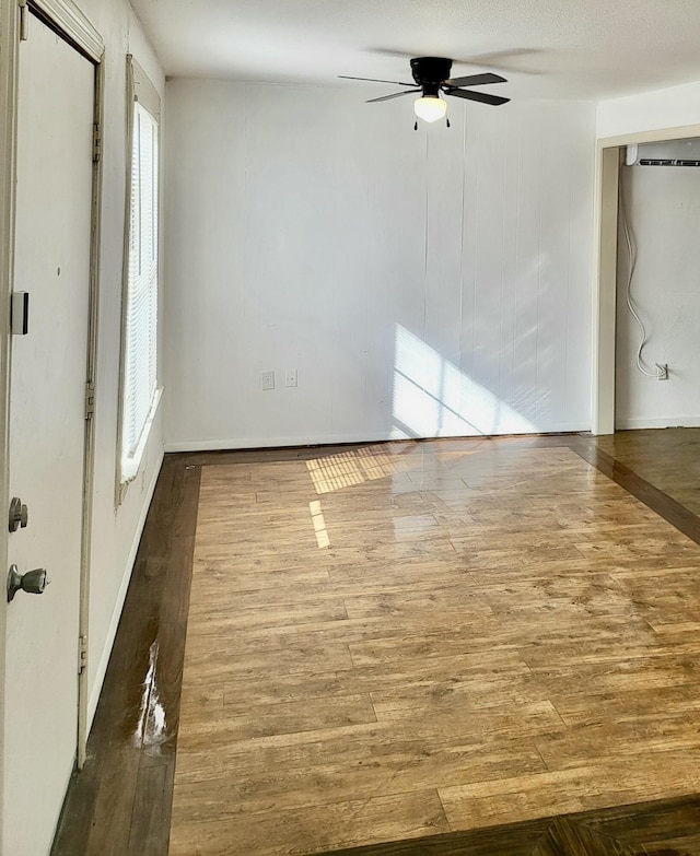 unfurnished room with dark wood-type flooring and ceiling fan