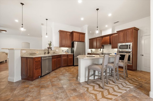 kitchen featuring stainless steel appliances, kitchen peninsula, a kitchen breakfast bar, and decorative light fixtures