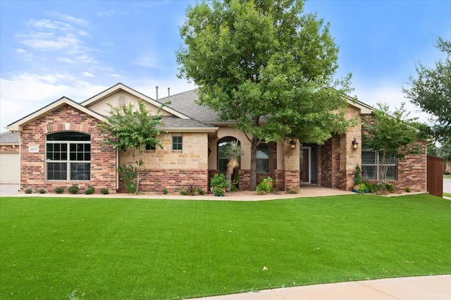 view of front of home featuring a garage and a front yard