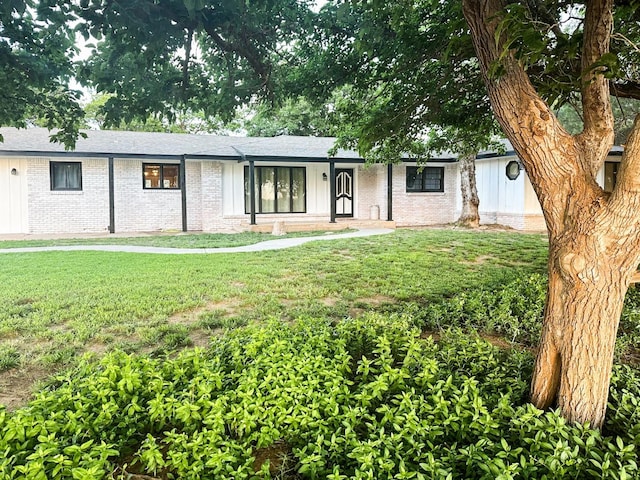 2911 US Highway 385, Littlefield, TX 79339 - ranch-style house with a front lawn
