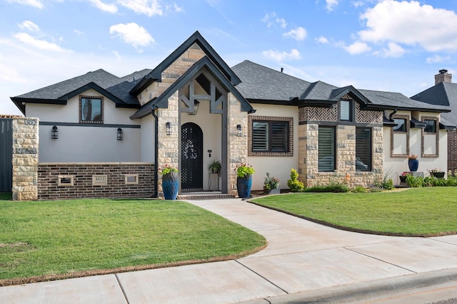 view of front of property with a front yard