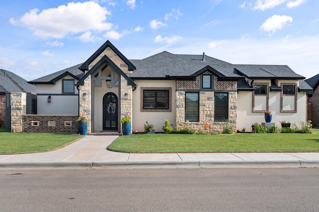 view of front facade with a front yard