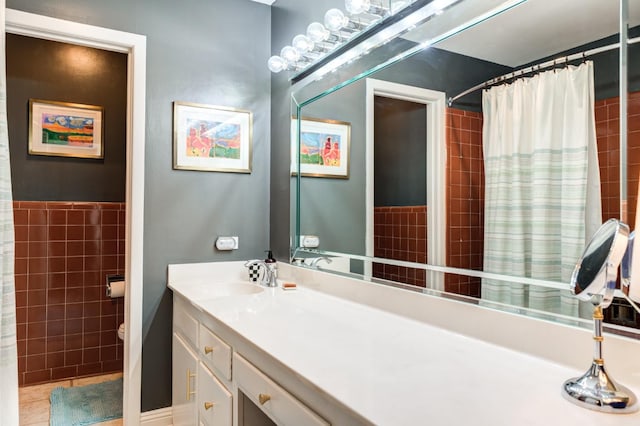 bathroom featuring vanity, toilet, and a shower with shower curtain