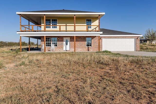 view of front facade with a garage and a balcony