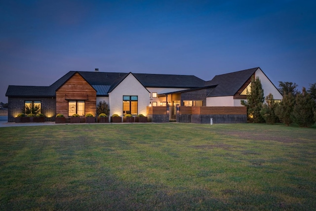 view of front of house featuring a lawn