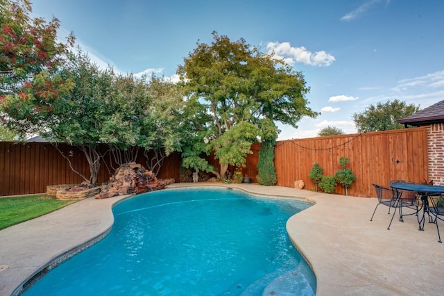 view of swimming pool featuring a patio