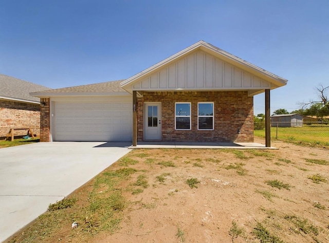 view of front facade with a garage