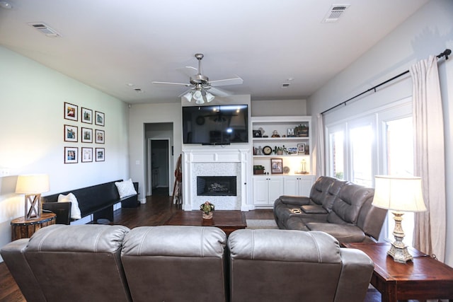 living room with dark wood-type flooring and ceiling fan