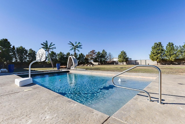 view of swimming pool