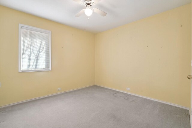 carpeted empty room featuring ceiling fan