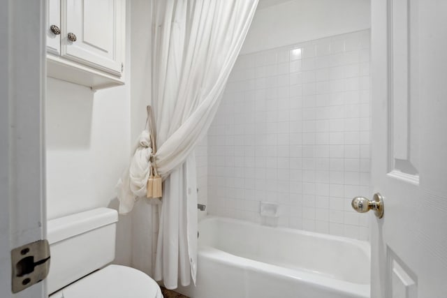 bathroom featuring toilet and shower / bath combo with shower curtain