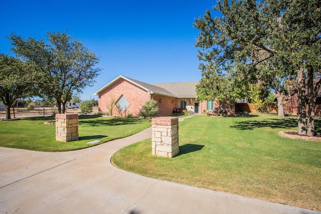 single story home with a front yard