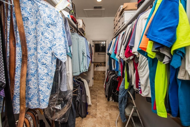 view of spacious closet