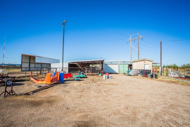 view of yard with an outdoor structure