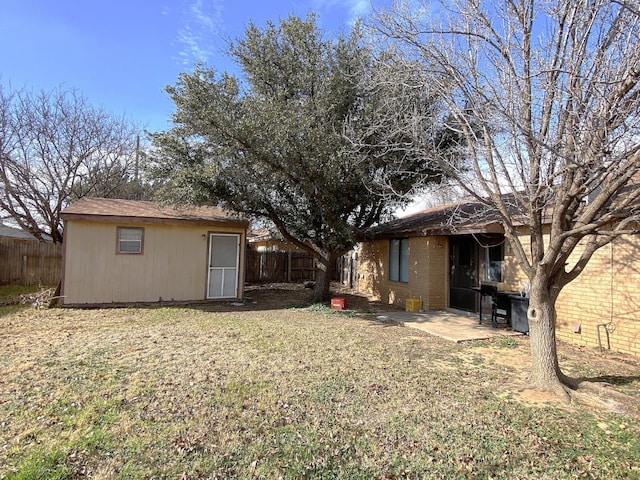 view of yard with a patio