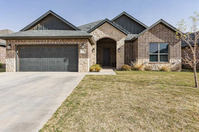 view of front facade featuring a garage and a front yard