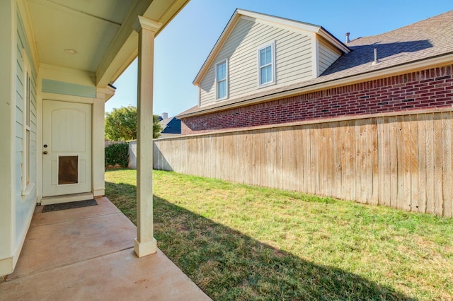 view of yard with a patio