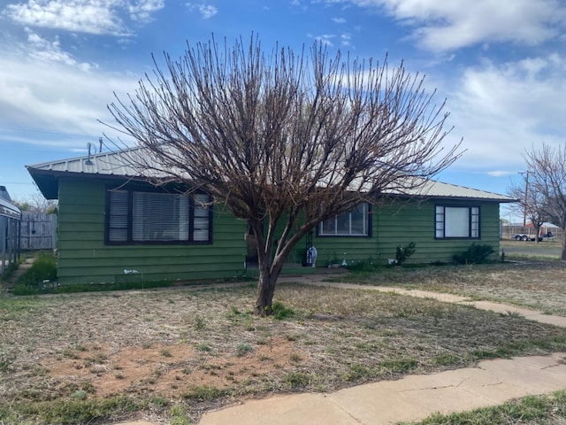 view of front of property