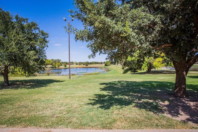 view of yard featuring a water view