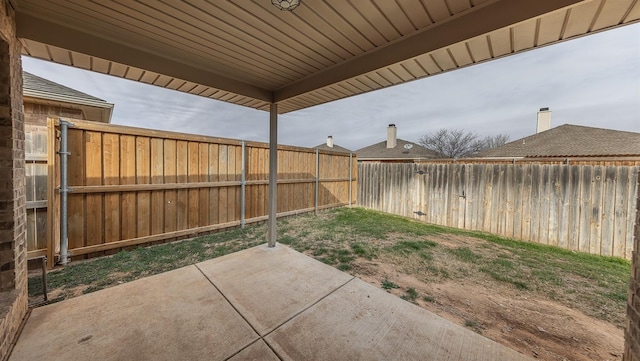 view of yard featuring a patio area