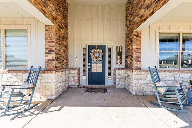 entrance to property featuring covered porch