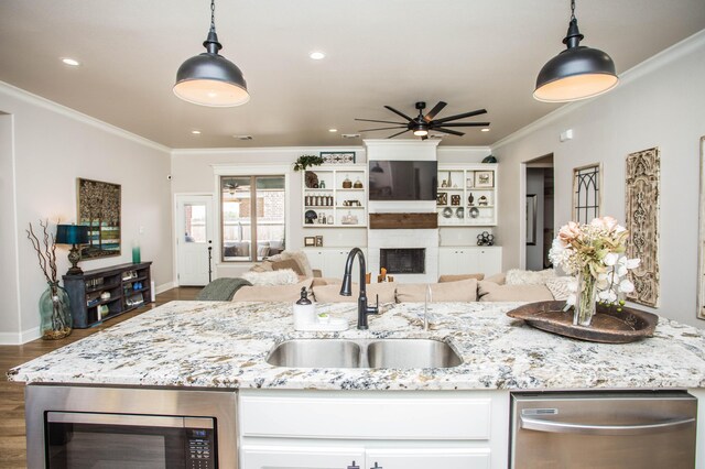 1019 N Genoa Ave, Lubbock, TX 79416 - kitchen with a sink, stainless steel appliances, open floor plan, ornamental molding, and a ceiling fan