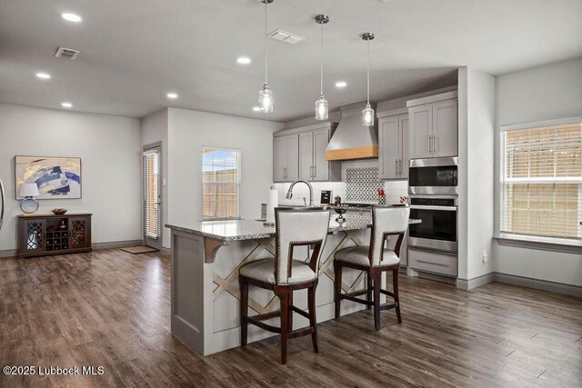902 N Fulton Ave, Lubbock, TX 79416 - kitchen with premium range hood, gray cabinets, dark wood-style flooring, baseboards, and recessed lighting