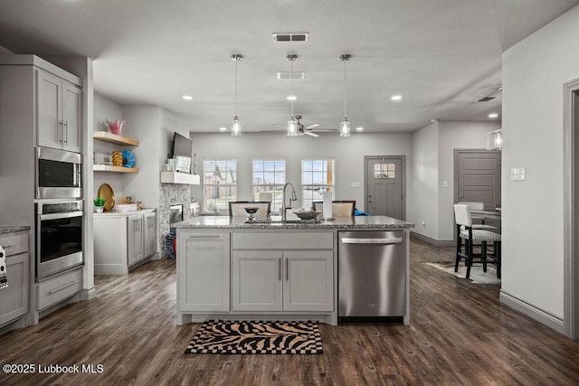 902 N Fulton Ave, Lubbock, TX 79416 - kitchen featuring stainless steel appliances, a sink, ceiling fan, dark wood-type flooring, and recessed lighting