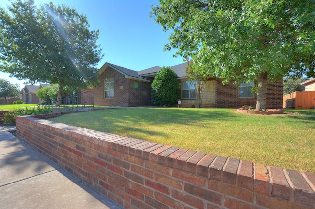 ranch-style house featuring a front lawn