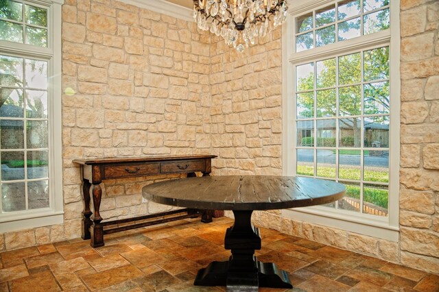 room details featuring crown molding and an inviting chandelier