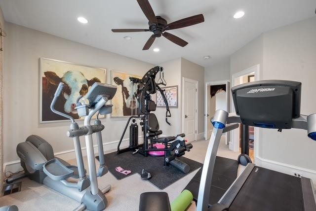 exercise room featuring ceiling fan