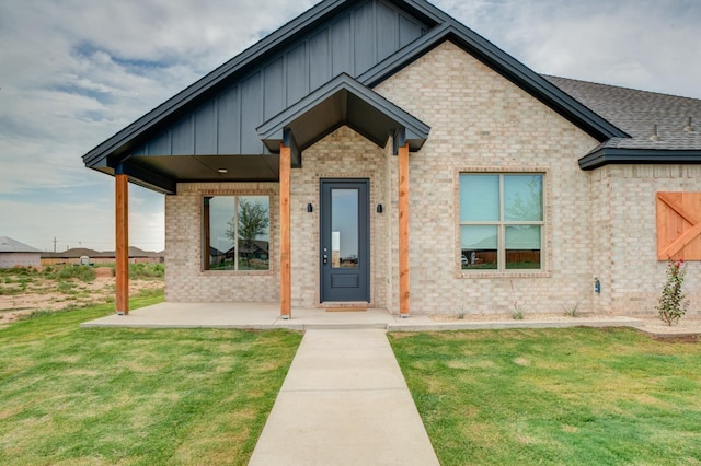 view of front of home with a front yard