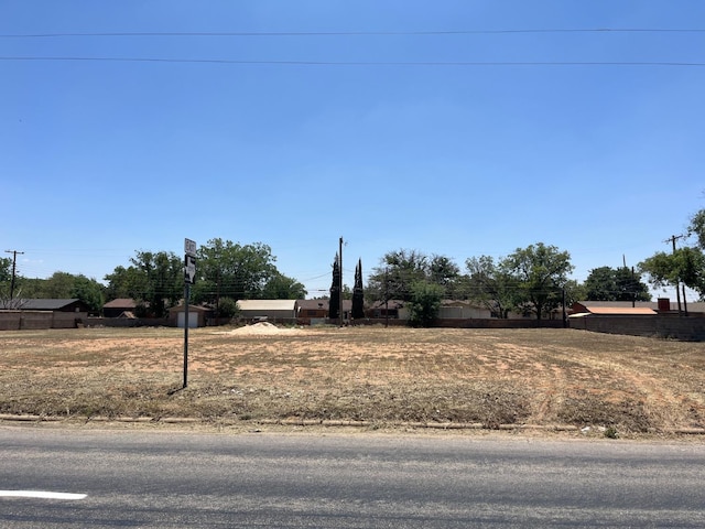 Listing photo 2 for 1007 N 22nd St, Lamesa TX 79331