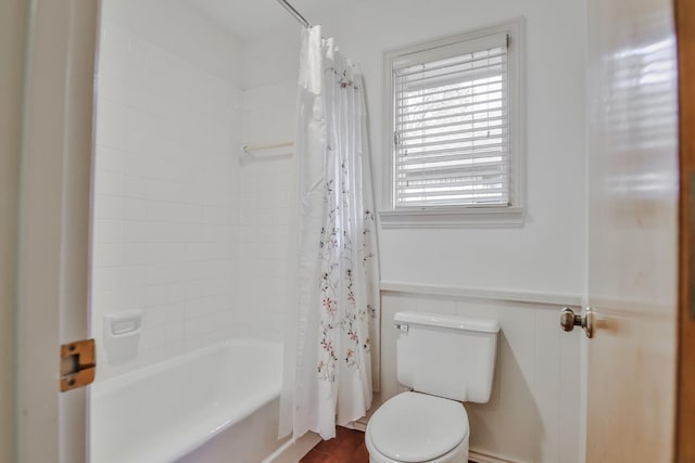 bathroom featuring toilet and shower / tub combo