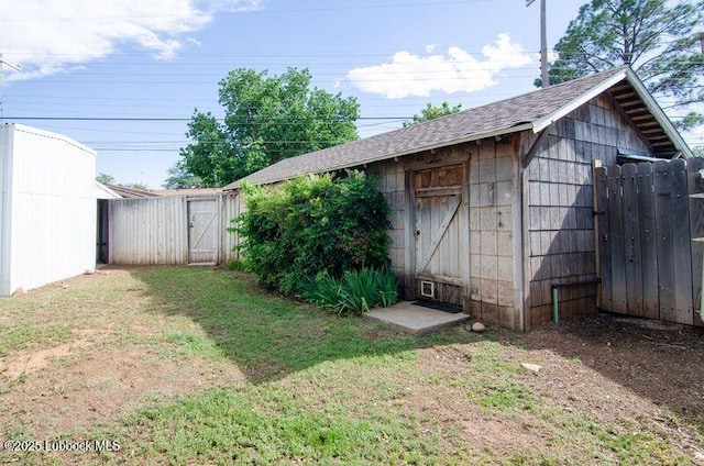 5001 13th St, Lubbock, TX 79416 - view of yard with a gate