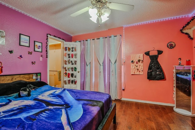 bedroom featuring hardwood / wood-style floors, a textured ceiling, and ceiling fan