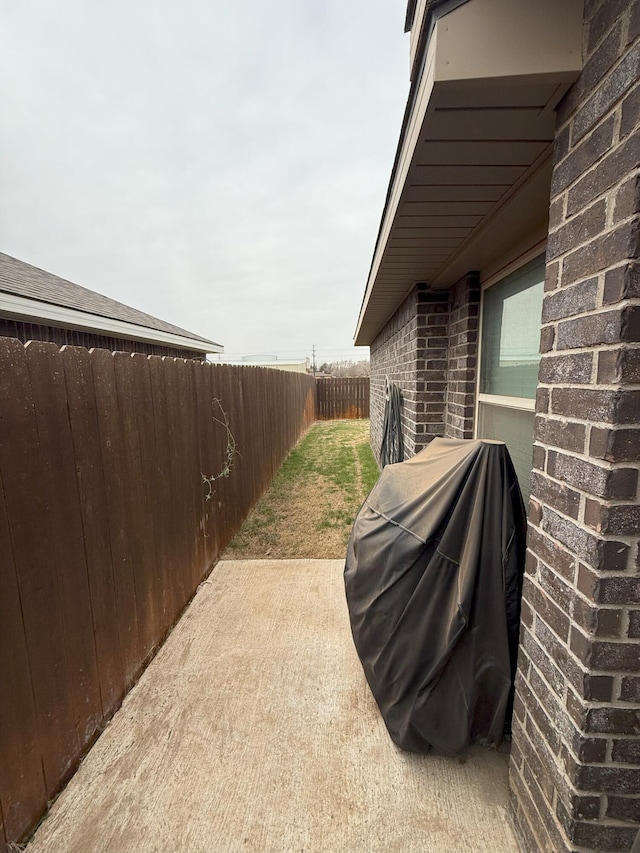 view of yard featuring a patio