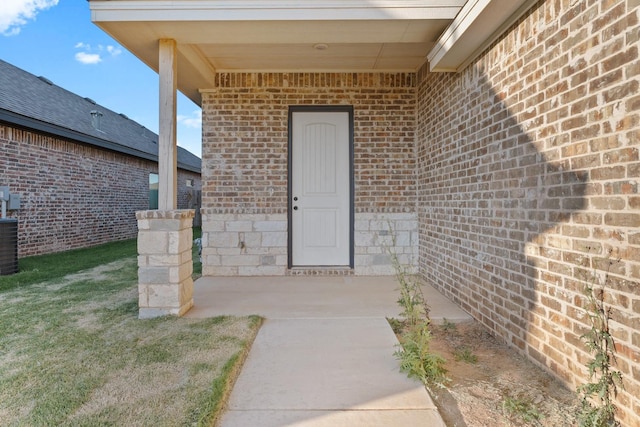 property entrance featuring a patio