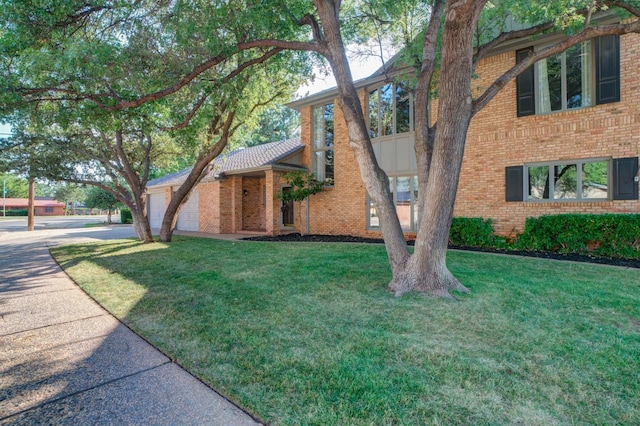 view of front facade with a front yard