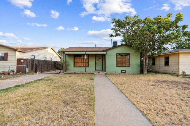 view of front of house with a front yard