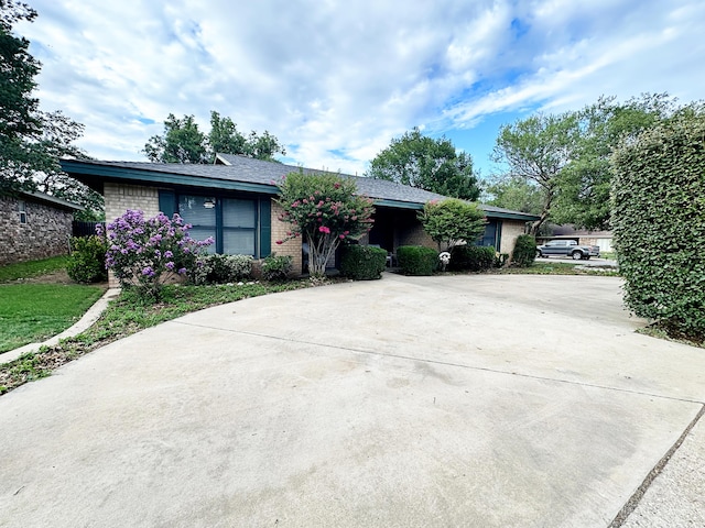 5712 70th Pl, Lubbock, TX 79424 - ranch-style home with brick siding and driveway