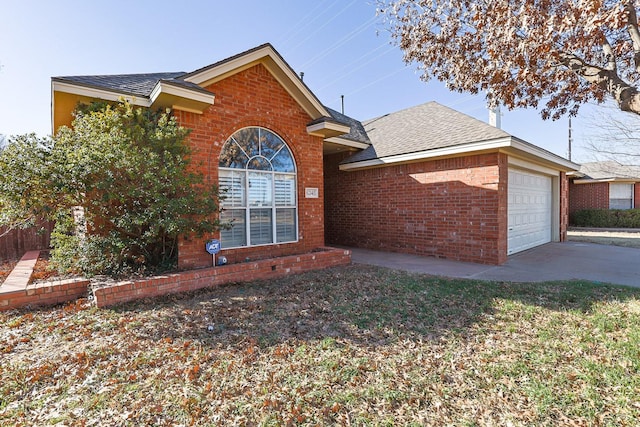 view of front property featuring a garage