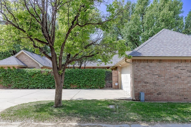 4420 87th St, Lubbock, TX 79424 - garage featuring concrete driveway