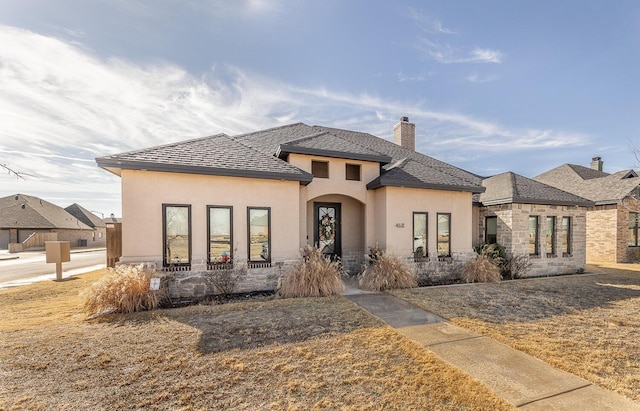 view of front facade with a front yard