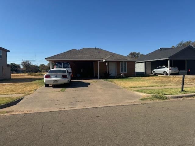 view of front of house with a carport and a front lawn