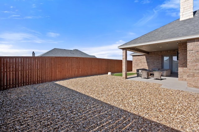 view of yard featuring an outdoor hangout area and a patio area