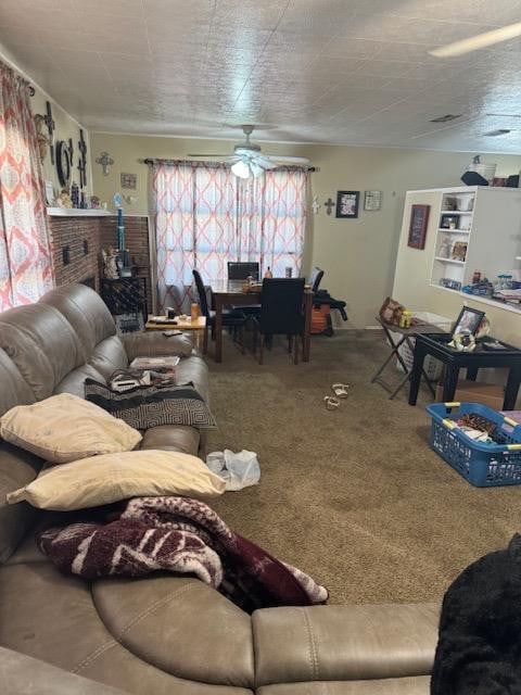 carpeted living room featuring ceiling fan